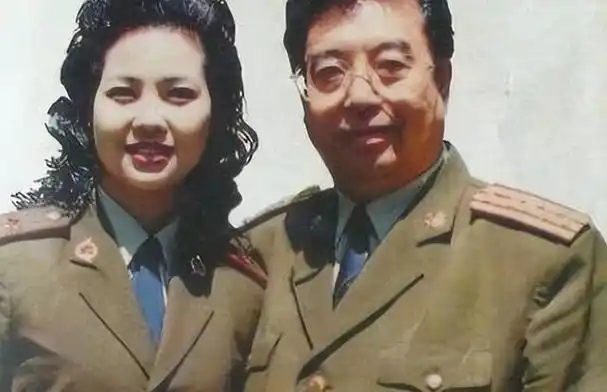 被取消高额养老金远走欧洲的李双江自己把自己的路走窄了