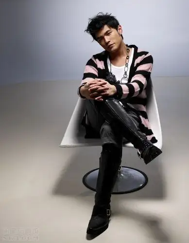 周杰伦写真-769x988.100k.大图-明星写真馆n63.com