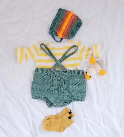 一款四季都能穿的宝宝钩针背带裤