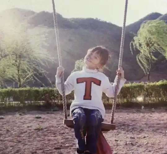 颜值呼声算高的陈意涵,小时候就是美女一枚.