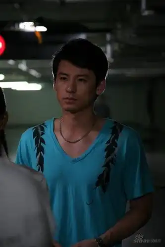 黑马钱泳辰手风琴演绎电影版奋斗图