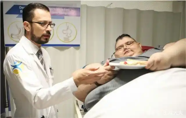 世界最胖的1000斤重男子接受减重手术