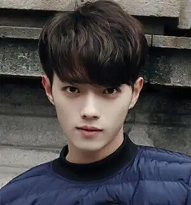 男生蘑菇头发型怎么吹好看帅哥蘑菇头发型