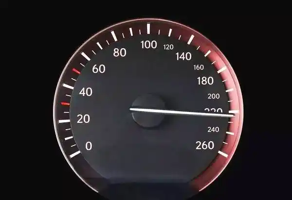 为什么时速表显示已经超速,但是却没有罚款?