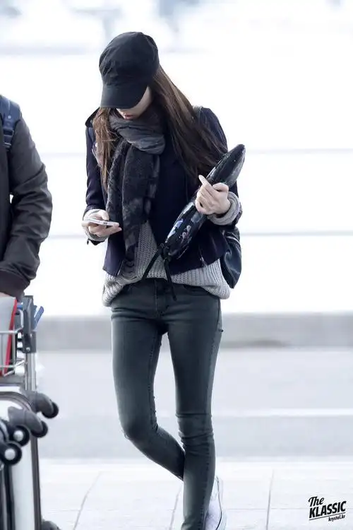 郑秀晶机场街拍