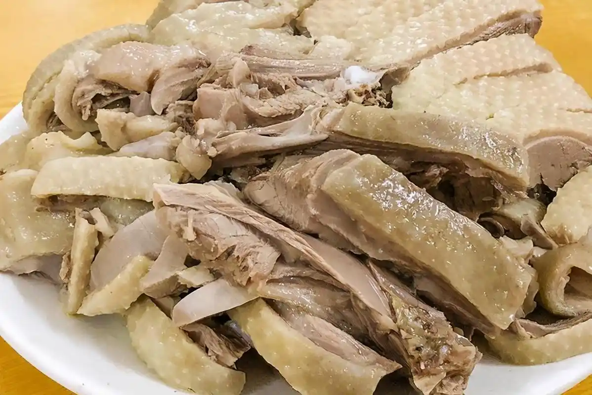 原创这条街三五步一个鹅饭店,55元一斤的鹅,练的是撕咬能力