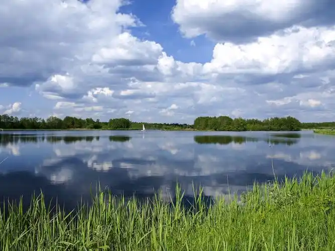 晨曦中的云彩-乡村,云彩,反射,夏天,大自然,天空,帆船,户外,旅行,日光