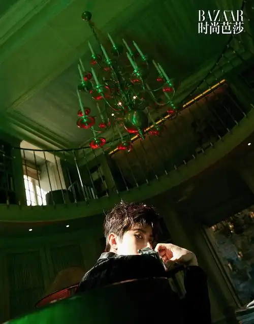 《时尚芭莎》2018年12月刊内页 | 蔡徐坤:时间的礼物