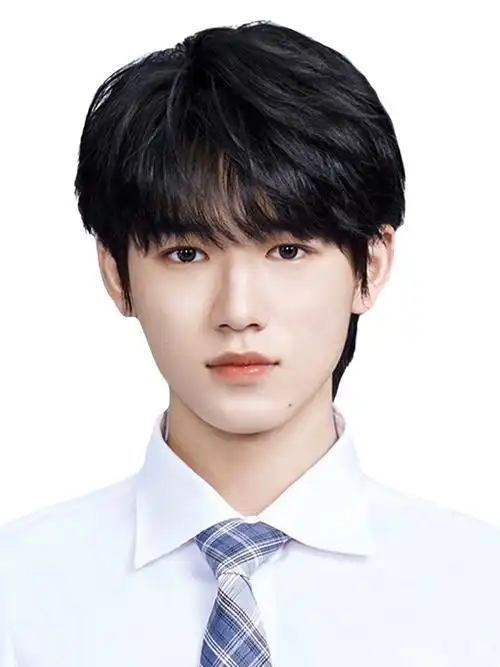 宋亚轩美式证件照