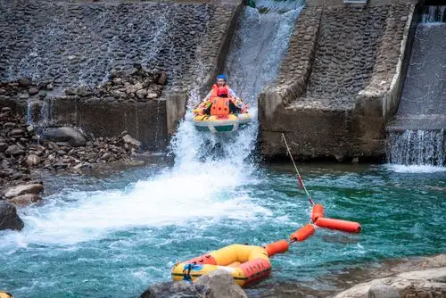 原创浙皖界上网红峡谷漂流--杭州凉源峡,水上漂3km,竹海尖叫1小时