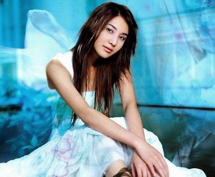 演艺生涯霉运连连?港女郑希怡真的很衰吗?