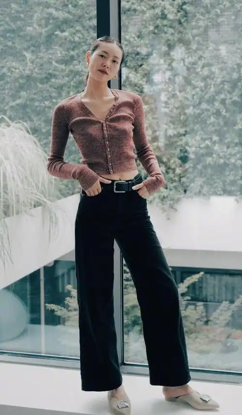 超模的身材有多单薄?刘雯穿着贴肤针织衫,却宽松到满是褶皱!