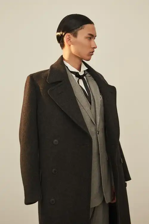 服装男模撸完了