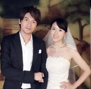 苏有朋不小心曝光藏了14年的妻子,这么漂亮,难怪不赴十年之约