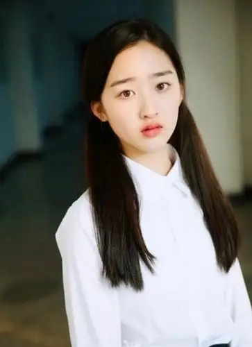 邓恩熙家庭背景曝光还是王俊凯剧中前女友?