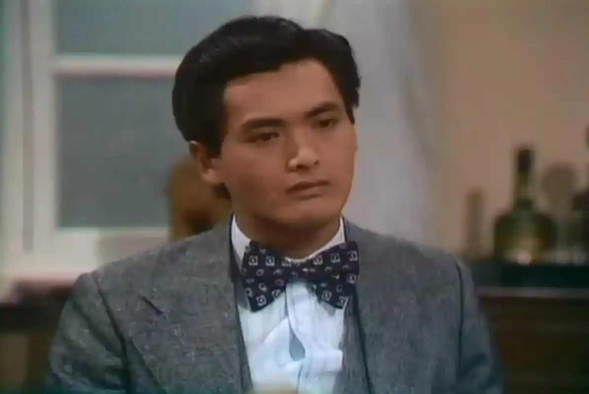 《上海滩》一个动作对比,周润发是男神级的,黄晓明甘拜下风_许文强