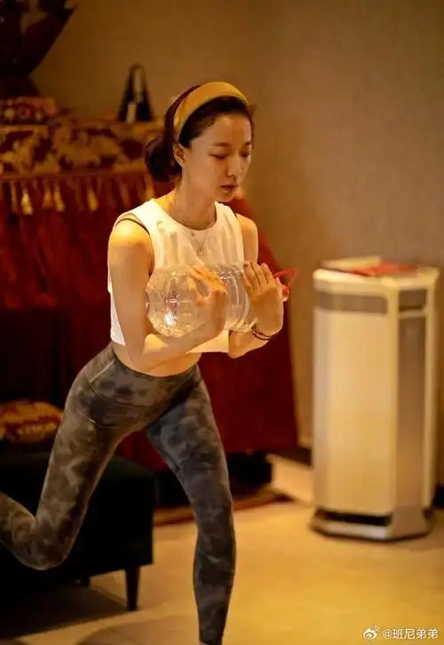 王珞丹的马甲线