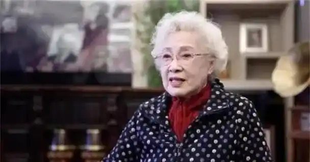 揭秘至今已99岁秦怡的保养之道她这么老了还如此美