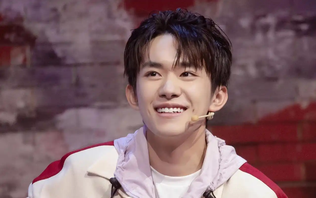 首页 桌面壁纸 大陆明星 易烊千玺这就是街舞2图片壁纸 1920_1200手机