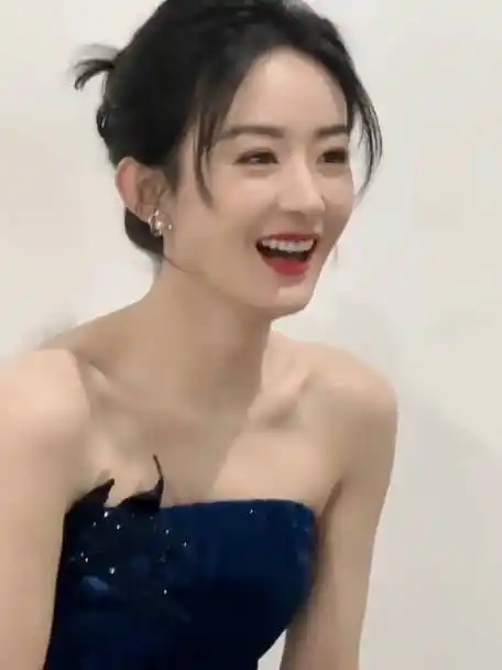 赵丽颖冷酷脸vs小圆手