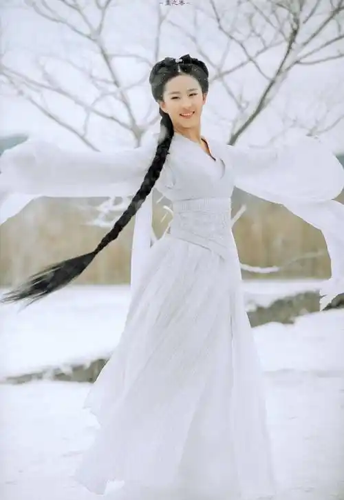 你一直被"小龙女"影响,才认为刘亦菲仙女,不穿古装照样路人感_显得