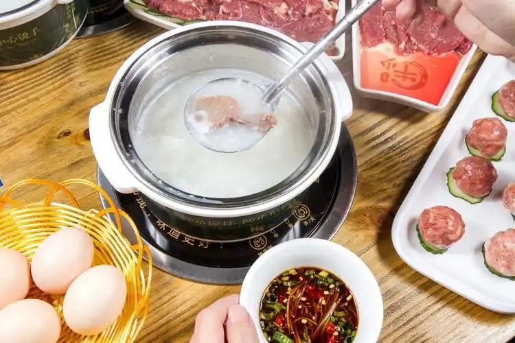 火遍广佛的粥底火锅一锅2块钱连续13天68折