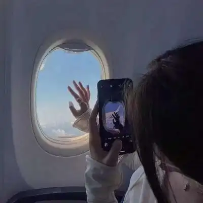 高清女生简单干净的头像图片