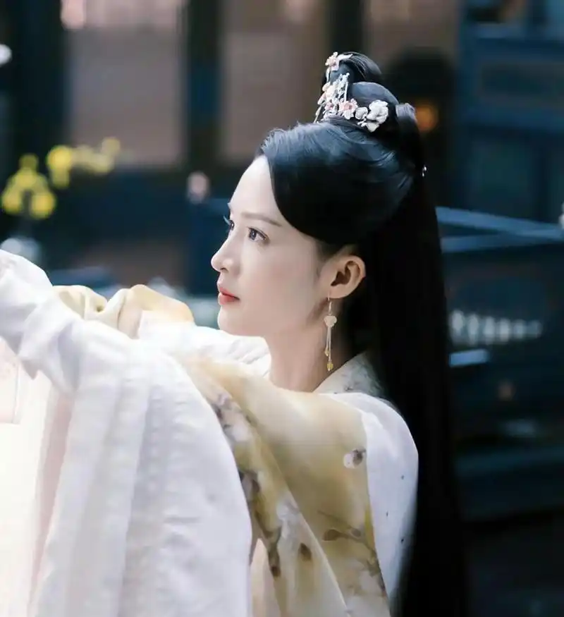 李沁古装剧照甜美写真 #娱乐最前沿