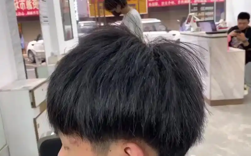 【男生发型】碎盖不烫一次烟花_都不知道自己有多帅