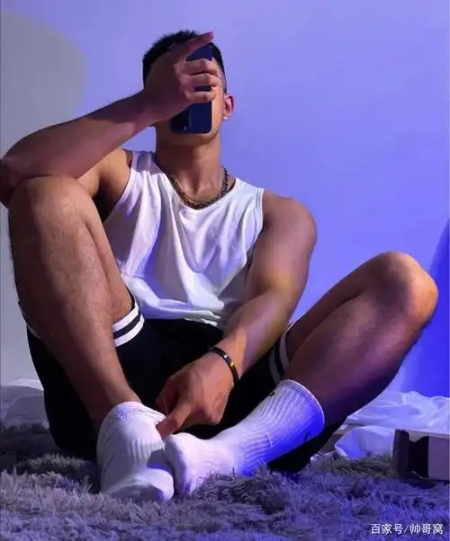 活捉一枚185cm大长腿的健硕小哥哥,自拍挡脸都无法阻挡他的魅力