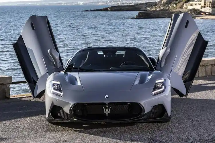 0tv6 玻璃电动硬顶,玛莎拉蒂mc20第二款新车,才270万_腾讯新闻