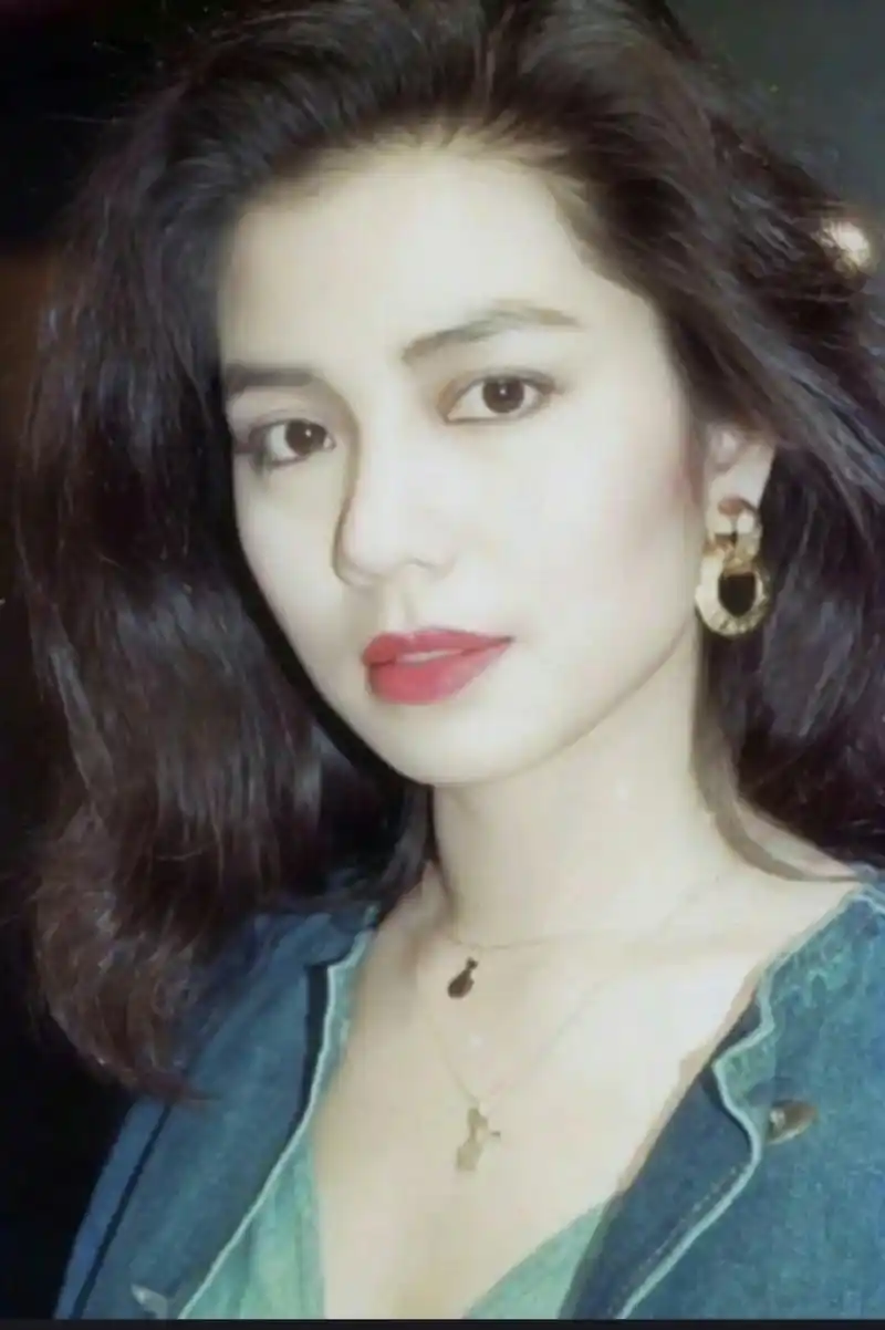 钟楚红90年代的穿搭,放在现在也是非常时髦的!