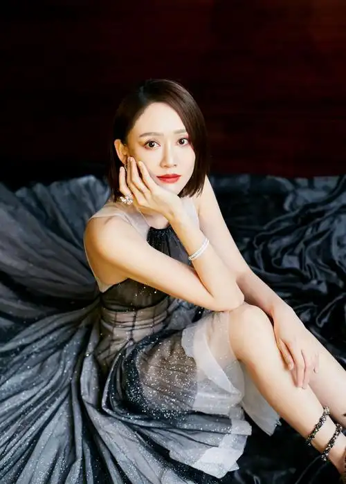 陈乔恩 绑腿高跟凉鞋