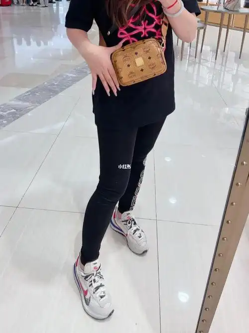 mcm小号相机包6折