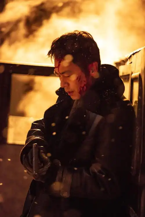 刚看过朱亚文主演的悬崖之上又迎来他代