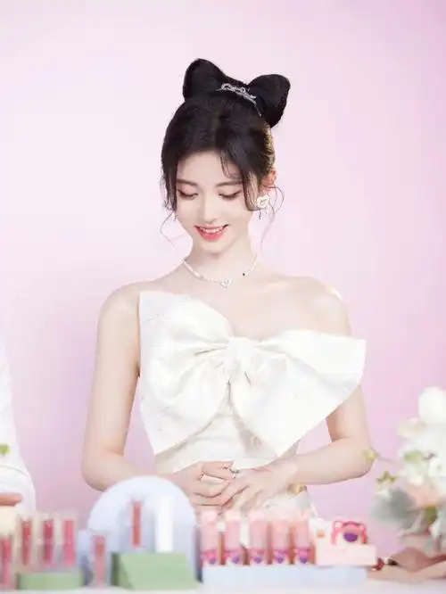 鞠婧祎 96#鞠婧祎唇妆# 三枚@鞠婧祎 昨日甜美直播返图送上~ 新的