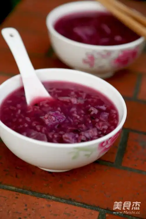 黑米紫薯粥,黑米紫薯粥的家常做法 - 美食杰黑米紫薯粥做法大全