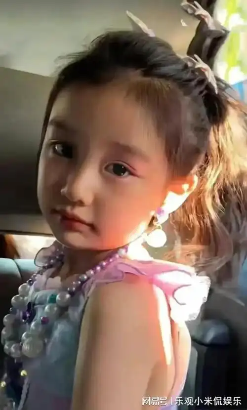 对女儿教育如此好.现在杨幂也传承妈妈爱工作,爱事业.