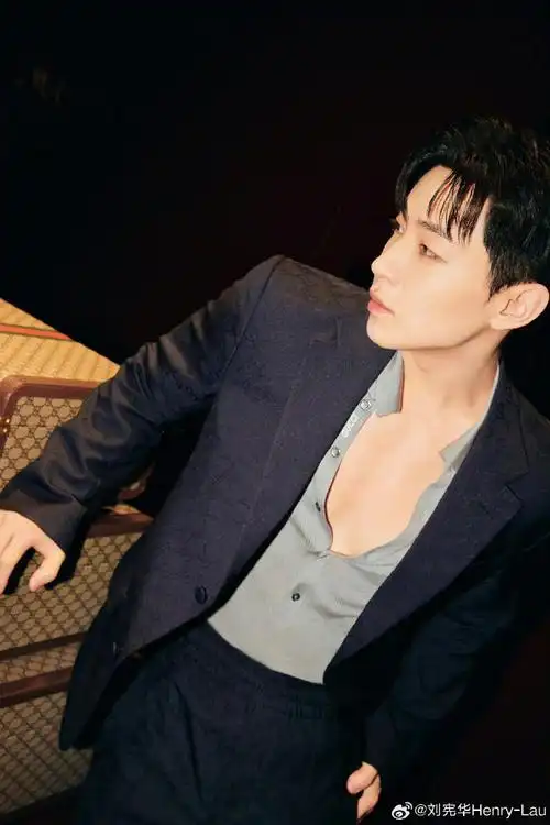 刘宪华可以西装半永久吗##刘宪华把西装焊身上