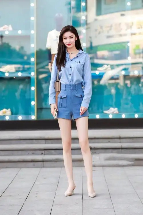 "筷子腿"配超短裤,时髦又显腿长,气质女生都这么穿