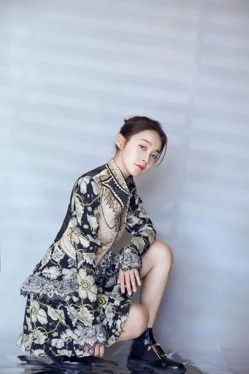 张佳宁华丽复古性感活动照图片88