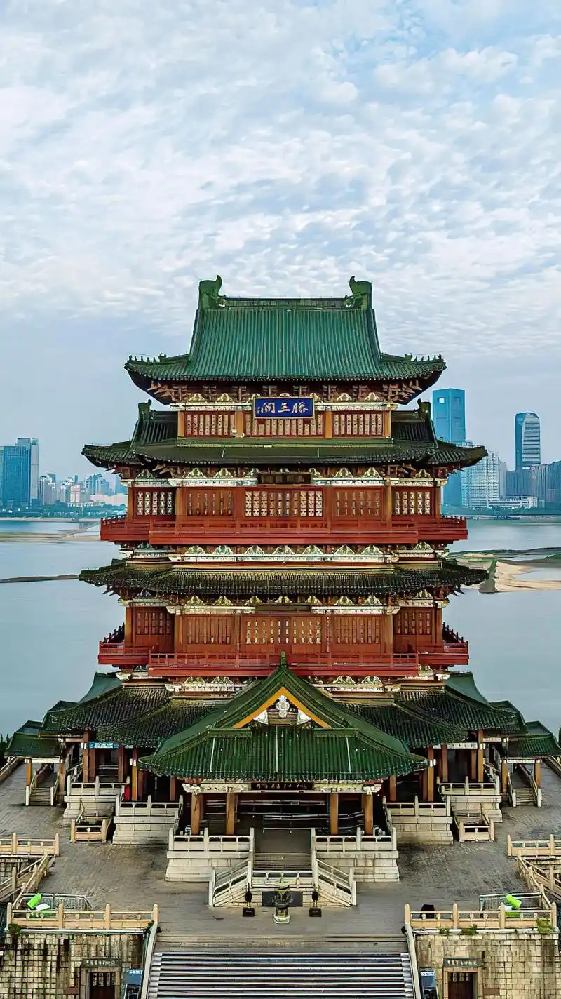 滕王阁,这座位于江西省南昌市的千年古迹,承载了深厚的历史文化 - 抖