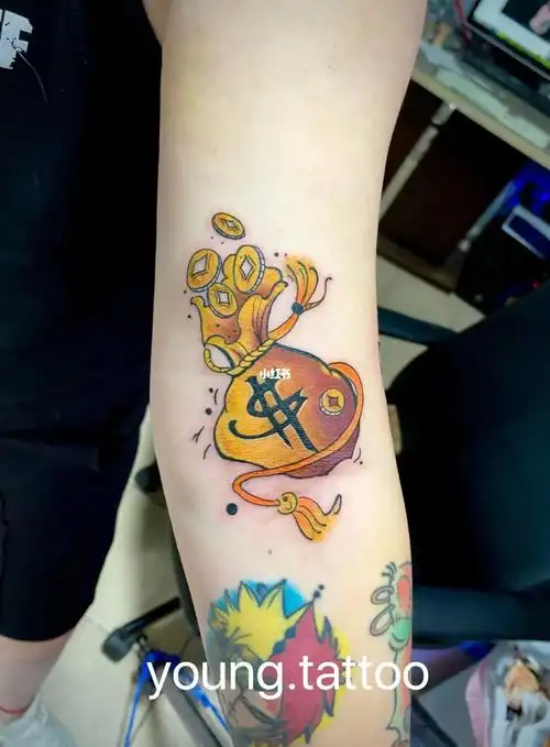 招财好运#tattoo  #纹身  #彩色纹身  #钱袋纹身  #招财 #钱袋