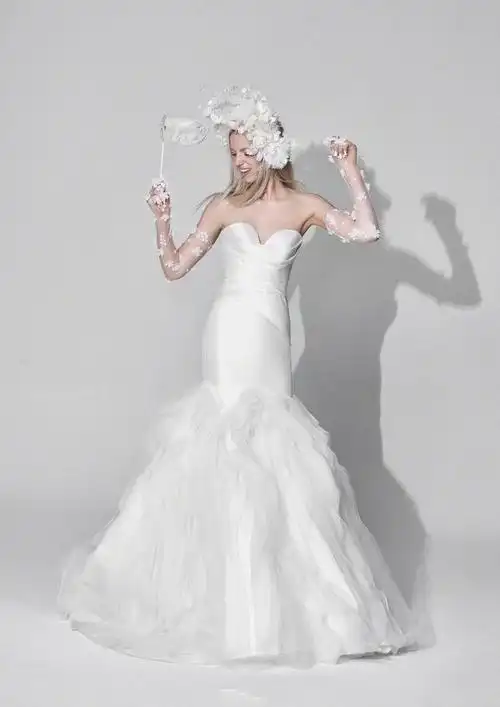 vera wang bridal f/w 2024,"婚纱女王"王薇薇的24秋冬系列