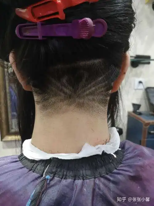 你们觉得女生把脑袋后面的头发剃了怎么样?