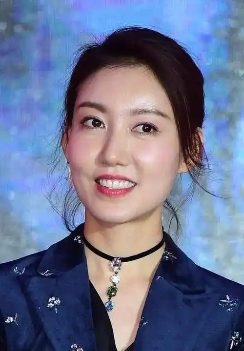 朱妍是一位非常擅长演古装戏的美女明星.