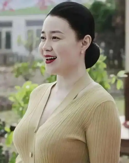 11位"顶级好乳"的女明星,穿上宽松的衣服,也藏不住傲人的胸器|上围