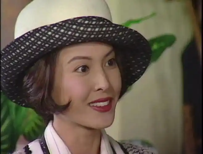 电视剧《神捕》里面,俞小凡论灵气娇俏比不过张庭,论五官气质又比不过