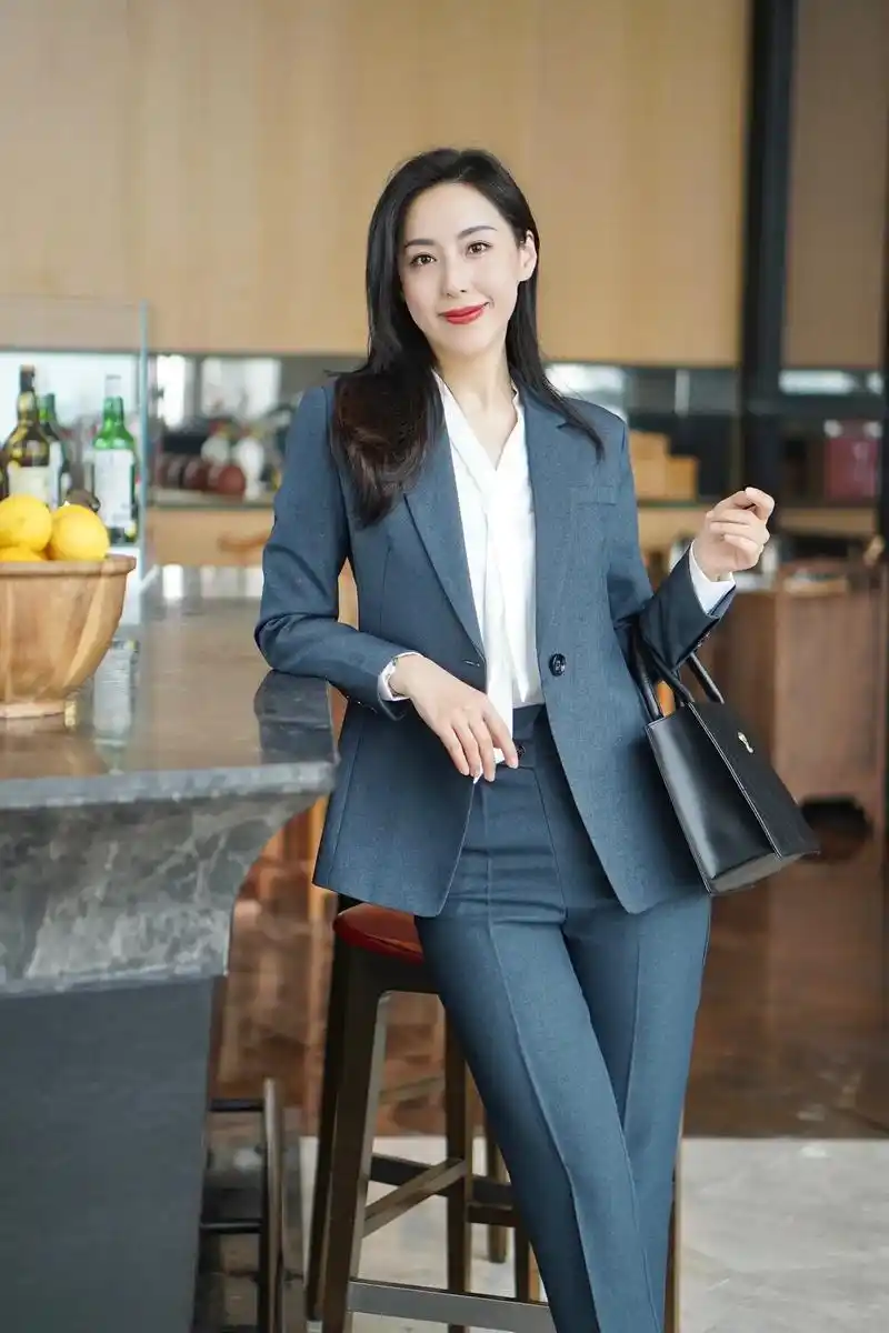 职场通勤穿搭 #职场女性  - 抖音