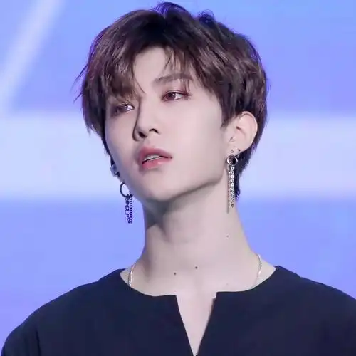 范丞丞以前的样子,粉丝们愣是装作看不见,但有图为证.